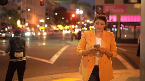 有关人行道, 夜间, 女人的免费素材视频