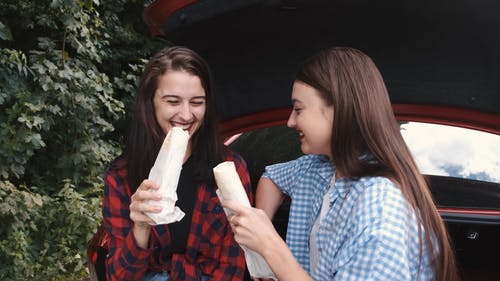 有关卷饼, 友谊, 吃的免费素材视频