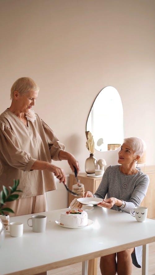 有关垂直视频, 女性, 奶奶的免费素材视频