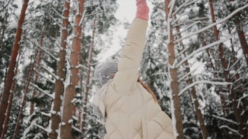 有关下雪的, 享受, 低角度拍摄的免费素材视频