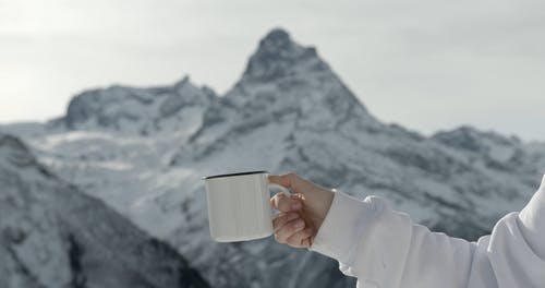 有关冒险, 冬季, 咖啡杯的免费素材视频