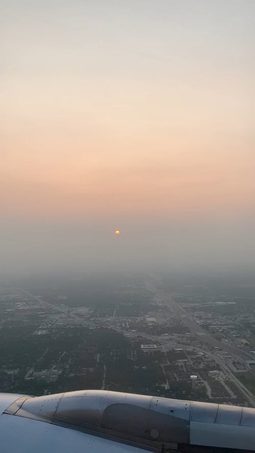 有关土地, 垂直视频, 多云的的免费素材视频