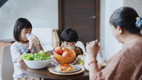 有关喝, 女人, 孩子的免费素材视频