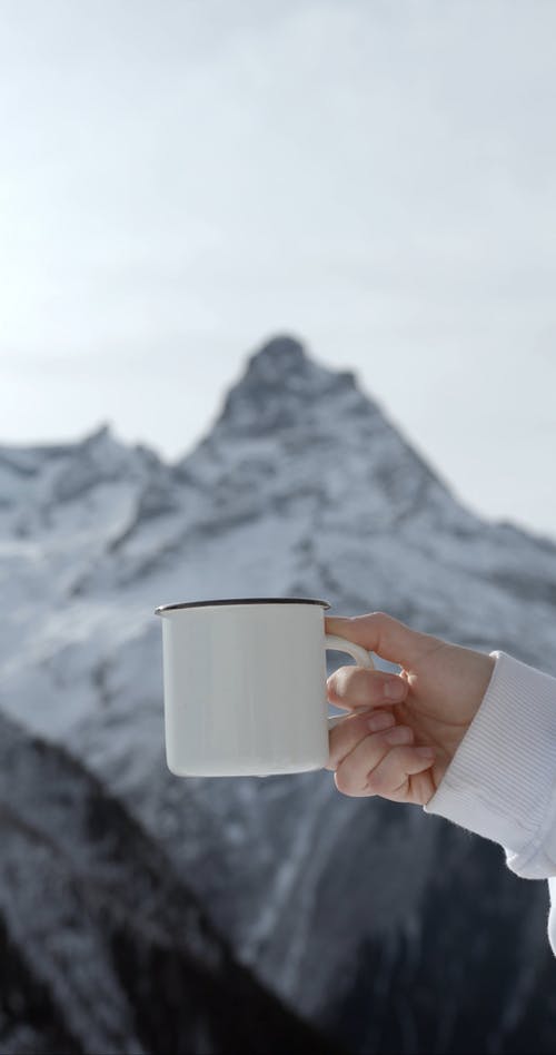 有关冒险, 冬季, 咖啡杯的免费素材视频