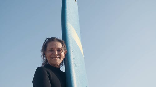 有关冲浪板, 女人, 微笑的免费素材视频